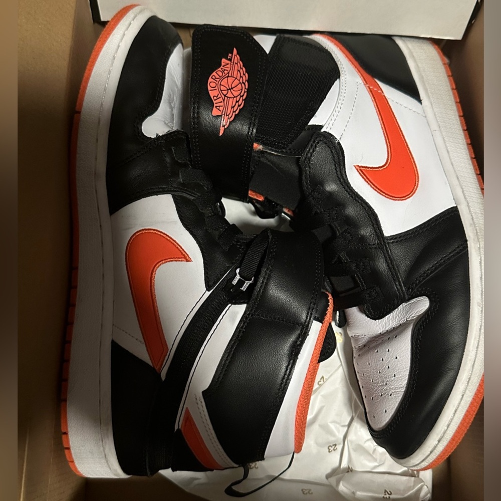 Air Jordan 1 High FlyEase GS 'Turf Orange' 10.5 USED